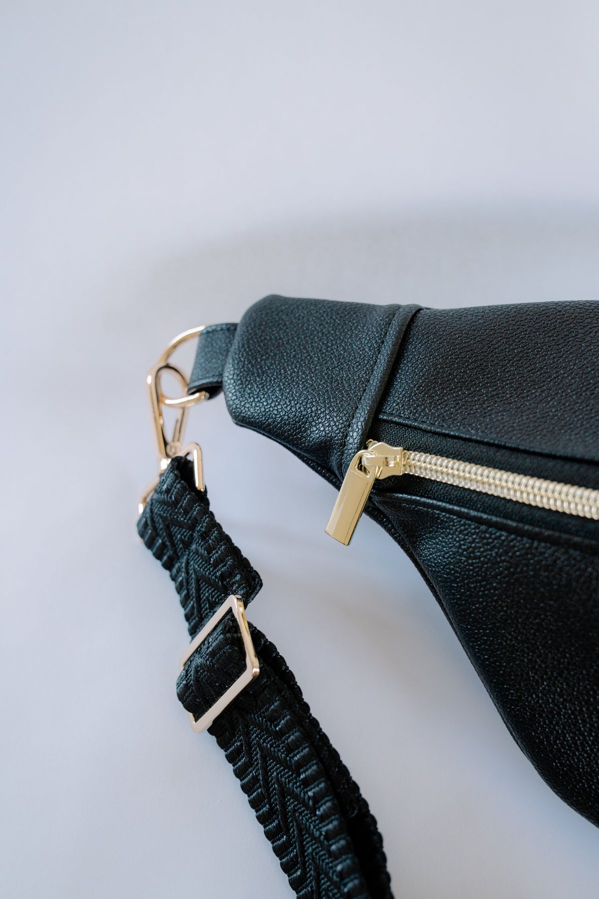 The Essential Sling Bag Black