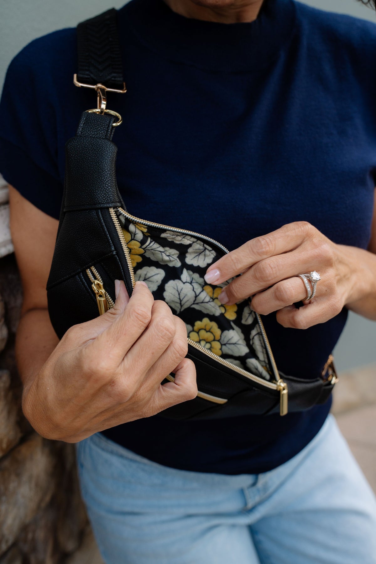 The Companion sling Bag Black
