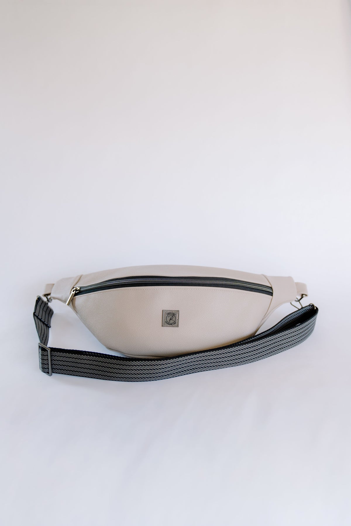 The Essential Sling Bag Grey