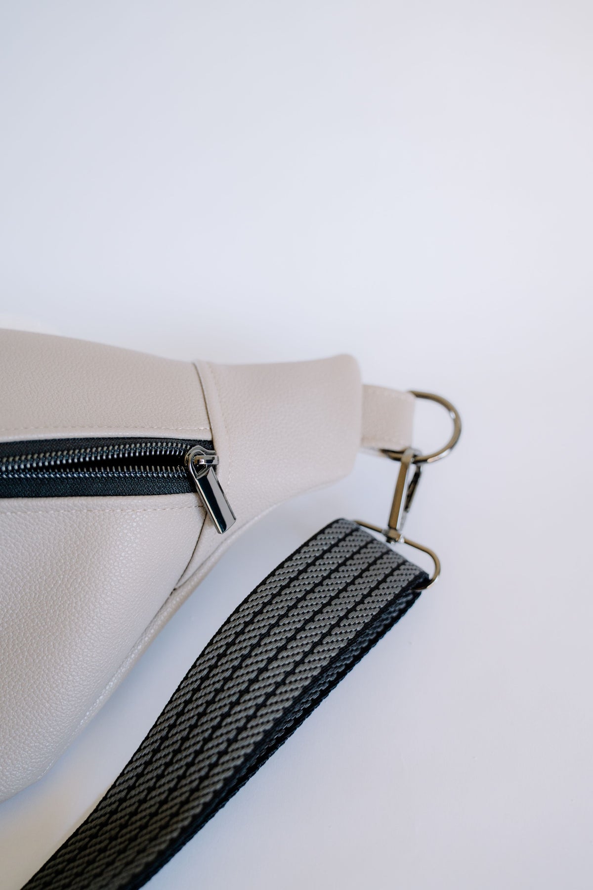 The Essential Sling Bag Grey