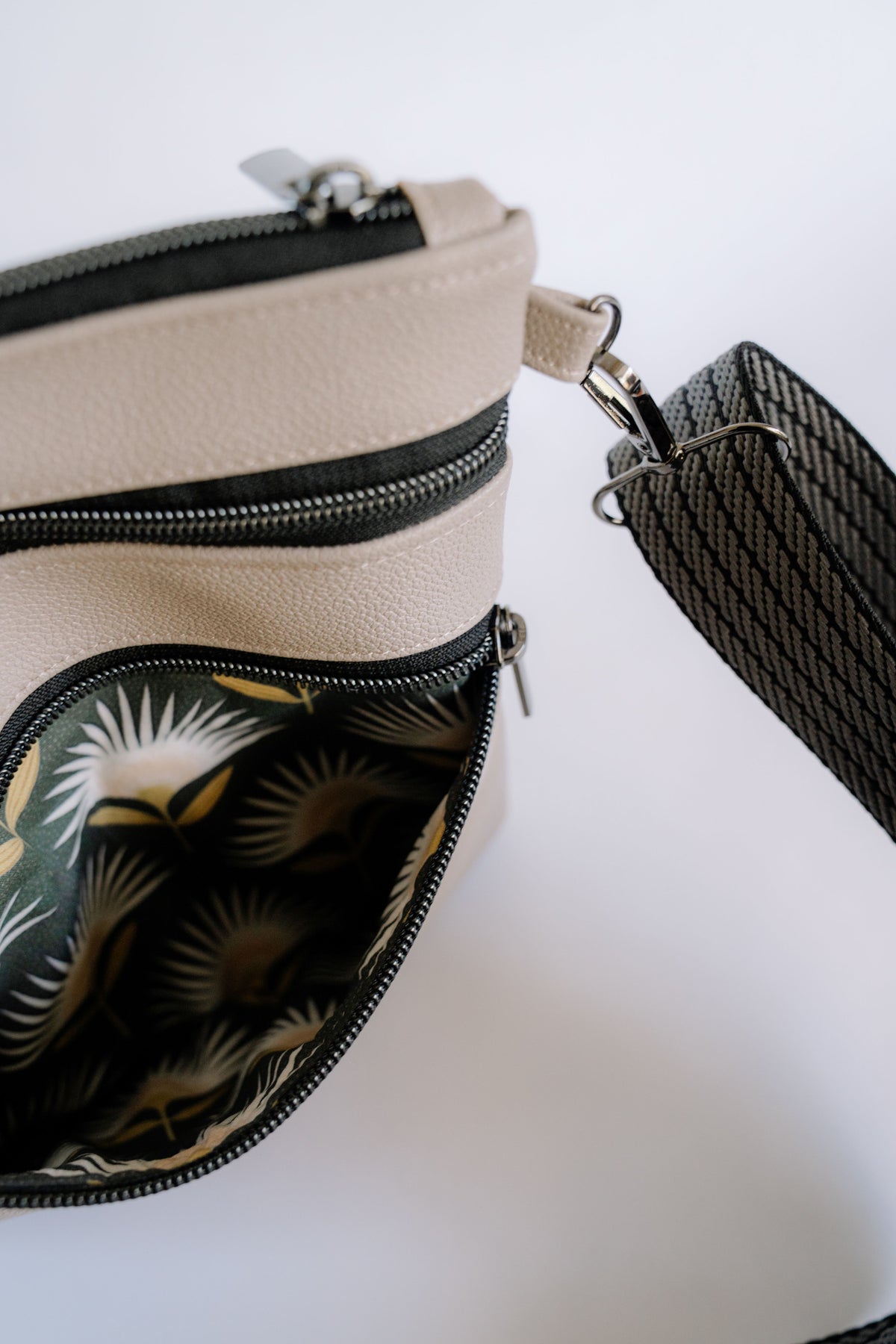 The Portlander Shoulder Bag Grey