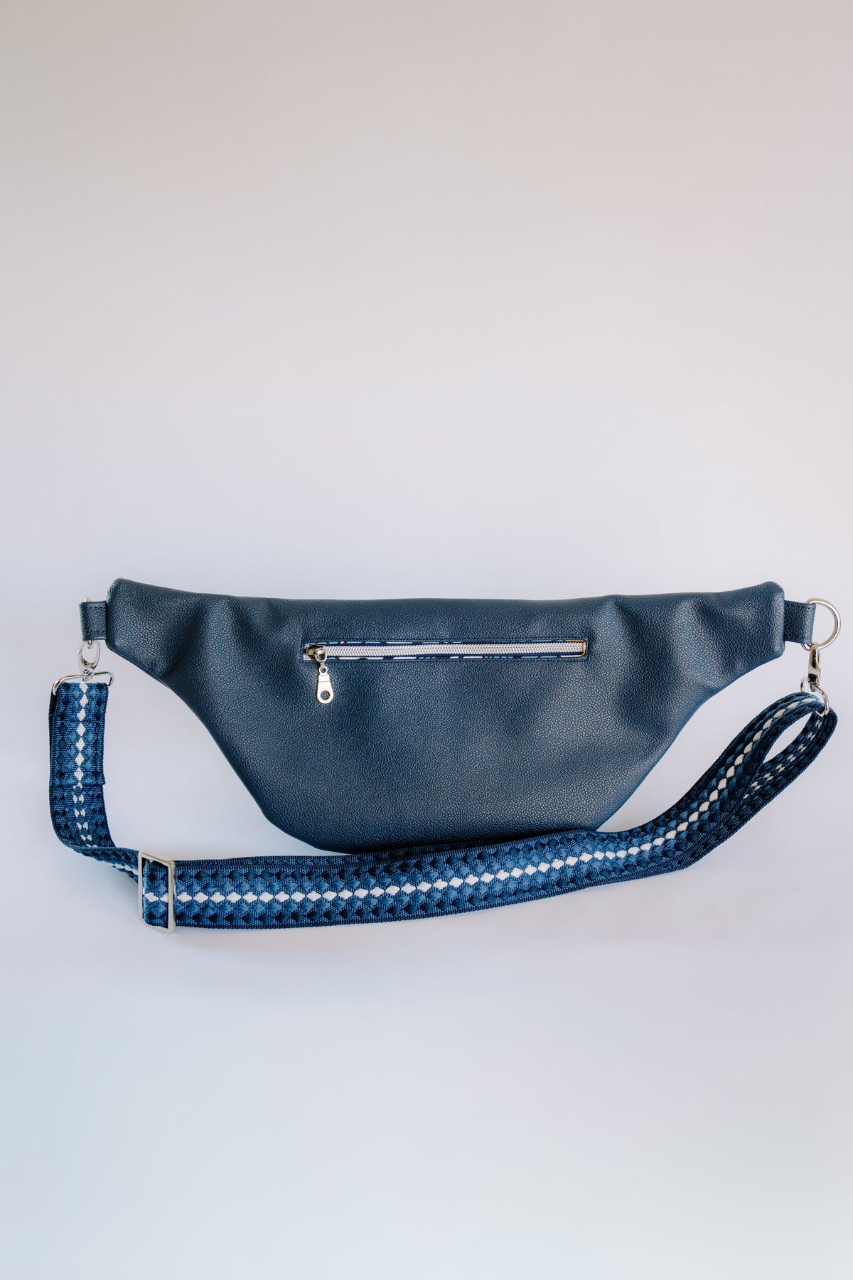 The Essential Sling Bag Navy