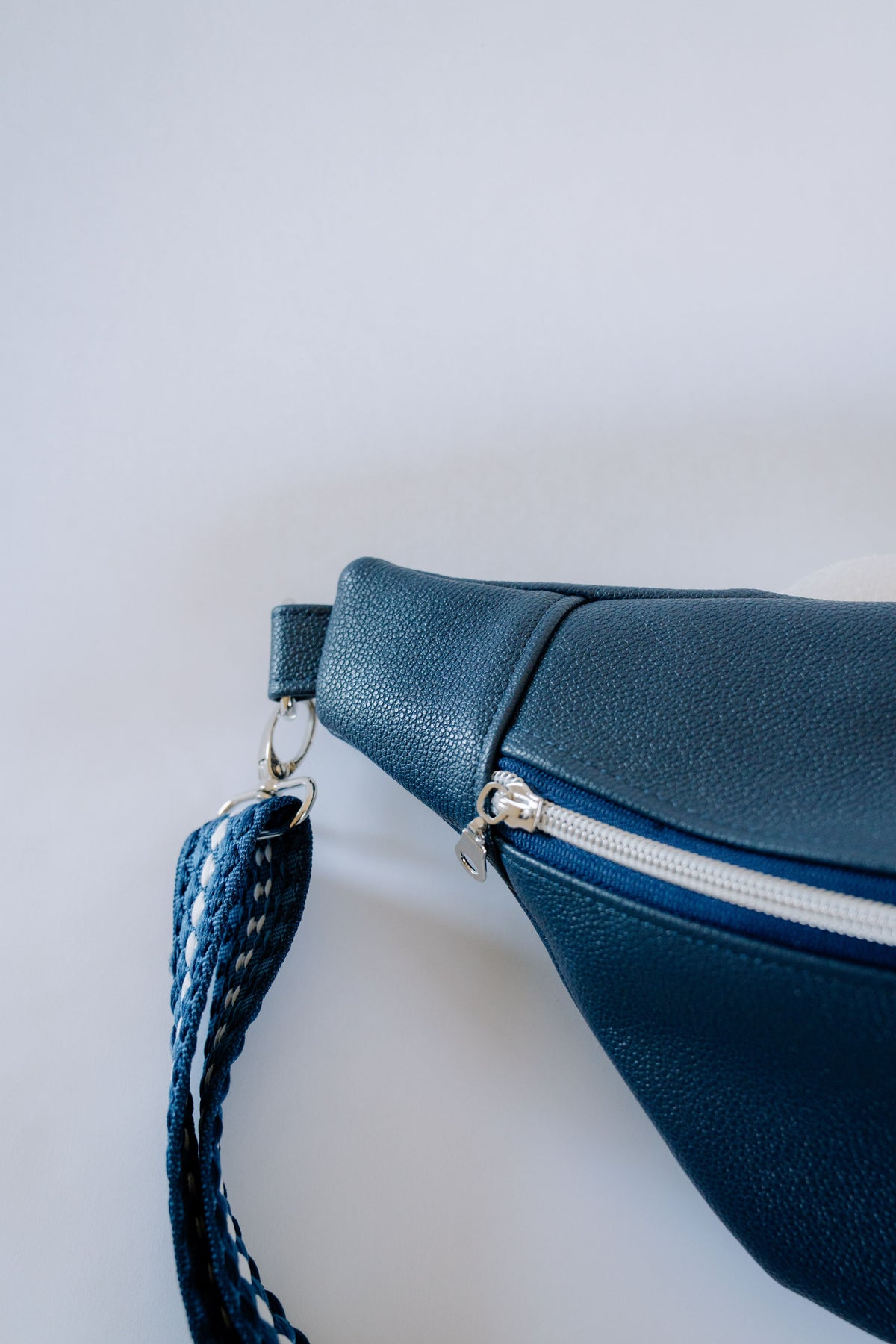 The Essential Sling Bag Navy