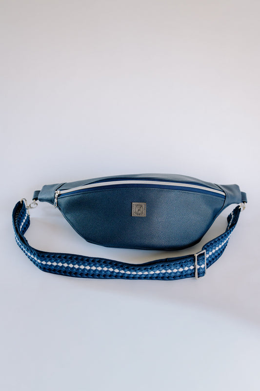 The Essential Sling Bag Navy