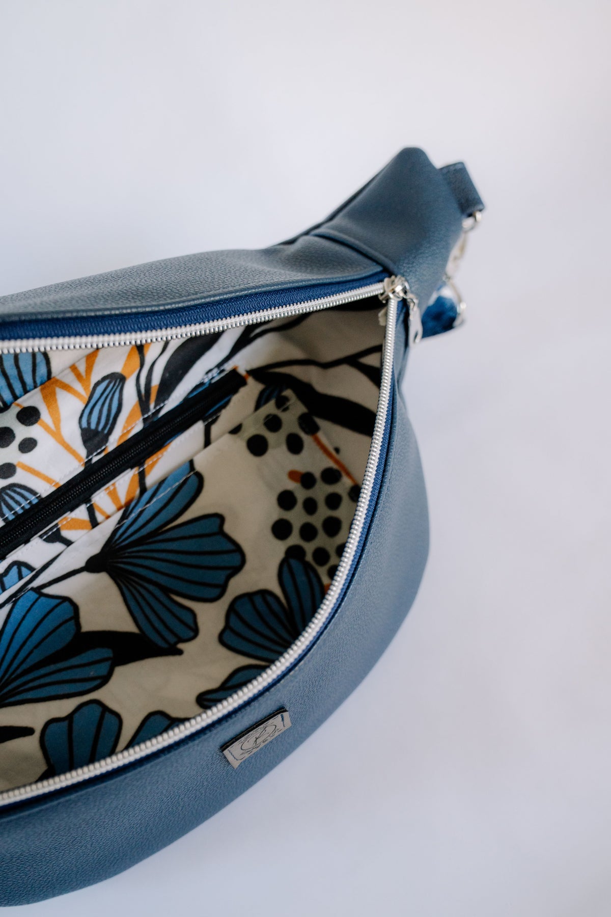 The Essential Sling Bag Navy